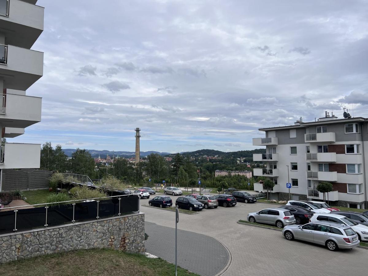 Apartament Z Tarasem Na Osiedlu Rakownica Jelenia Gora Bagian luar foto