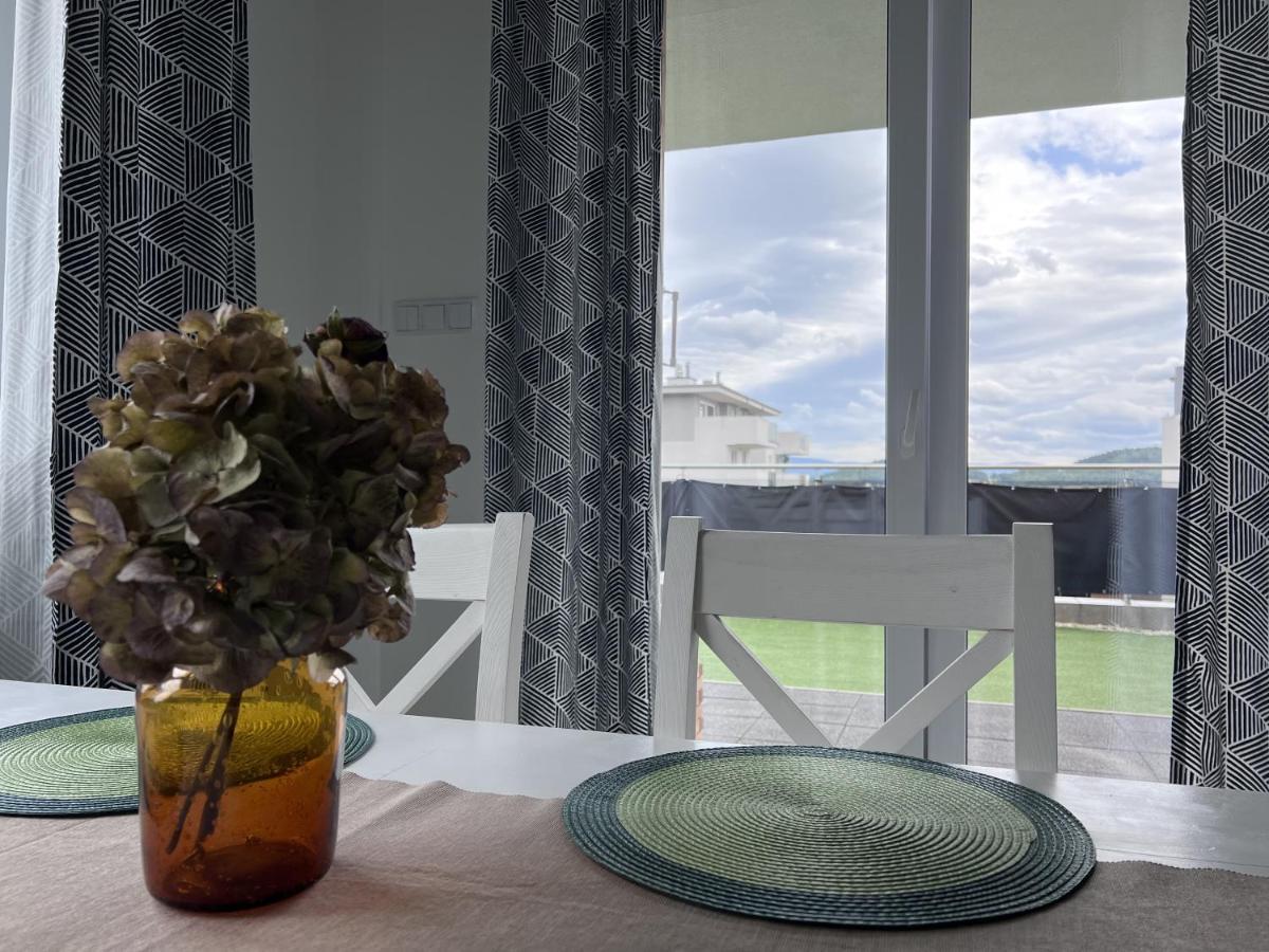 Apartament Z Tarasem Na Osiedlu Rakownica Jelenia Gora Bagian luar foto