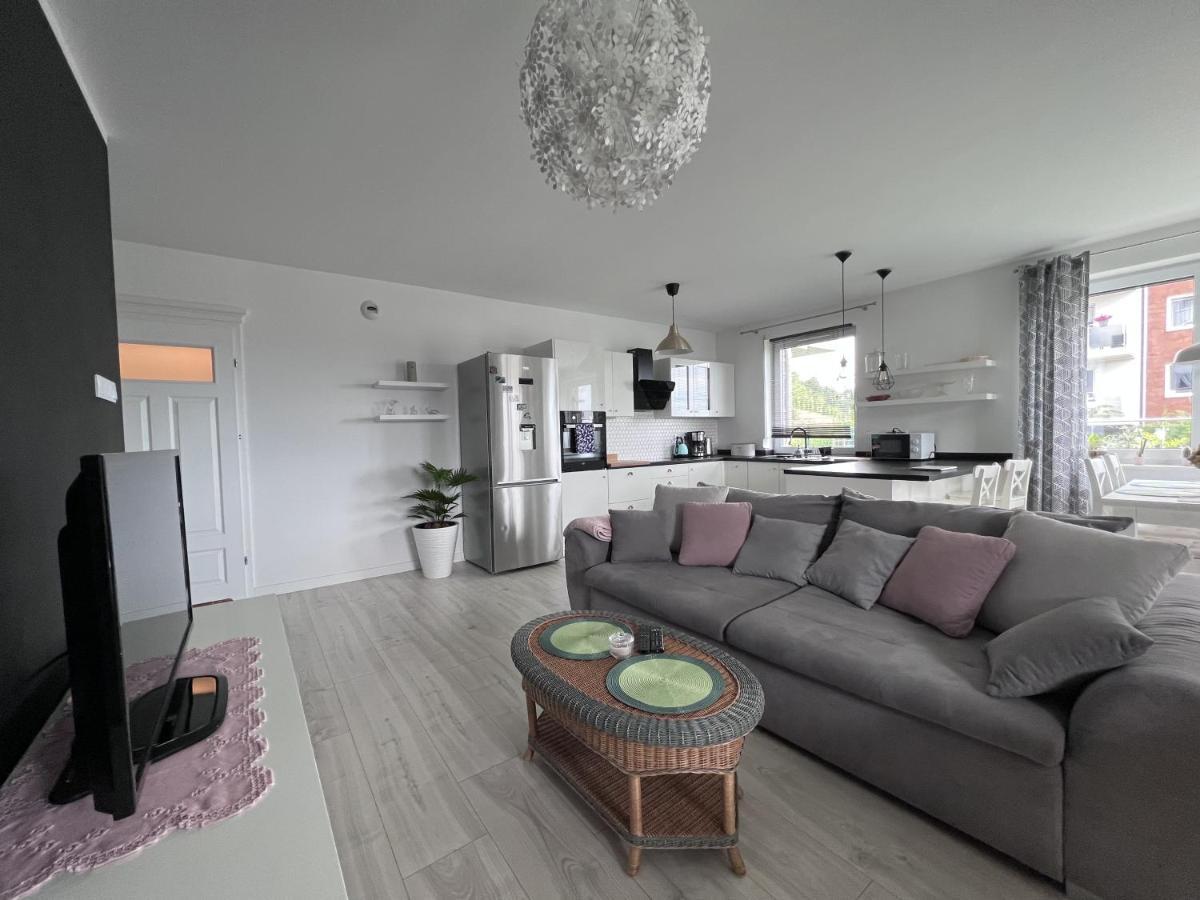 Apartament Z Tarasem Na Osiedlu Rakownica Jelenia Gora Bagian luar foto