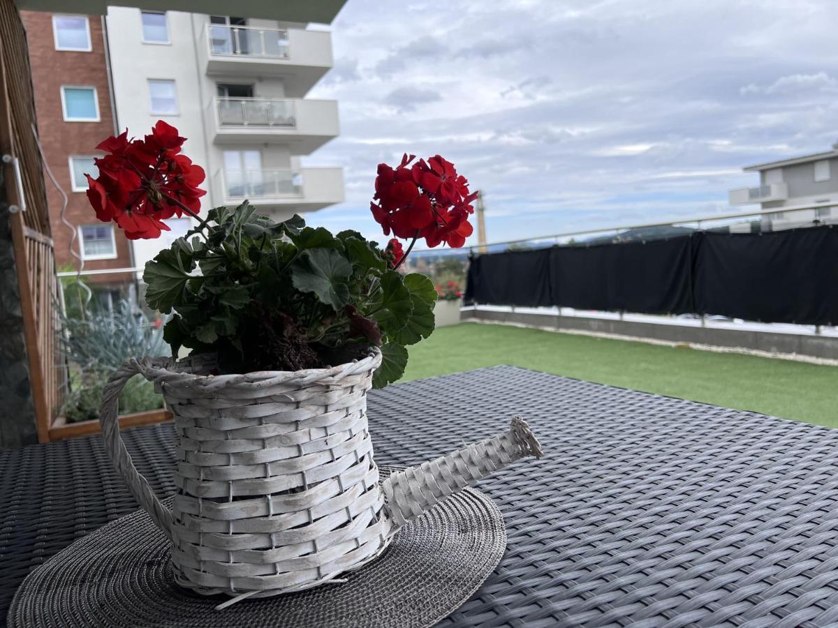 Apartament Z Tarasem Na Osiedlu Rakownica Jelenia Gora Bagian luar foto
