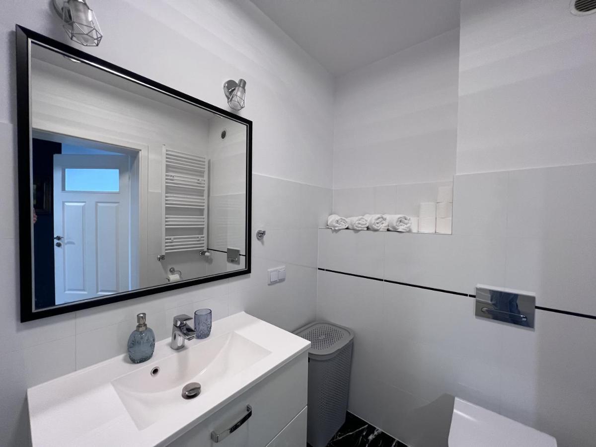 Apartament Z Tarasem Na Osiedlu Rakownica Jelenia Gora Bagian luar foto