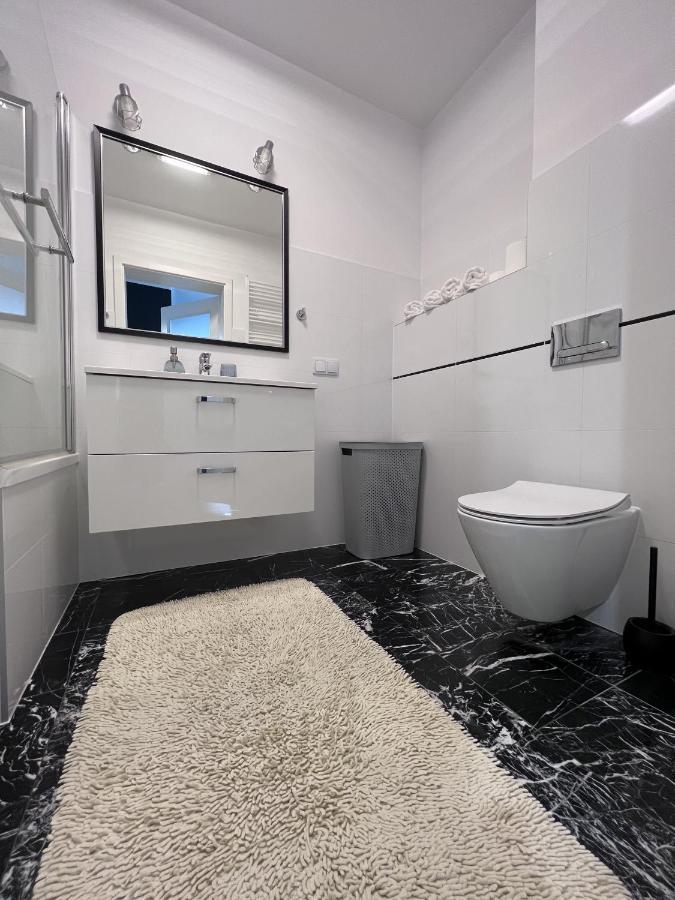 Apartament Z Tarasem Na Osiedlu Rakownica Jelenia Gora Bagian luar foto